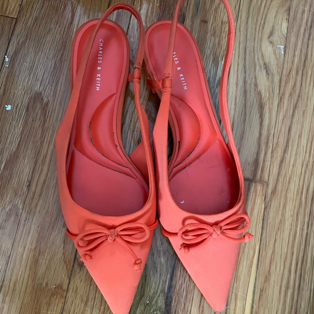 Charles & Keith Orange Point Flats Size 39